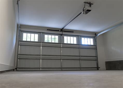 Checking Your Garage Door Safety Sensors 𝗣𝗿𝗲𝗰𝗶𝘀𝗶𝗼𝗻 𝗚𝗮𝗿𝗮𝗴𝗲 𝗗𝗼𝗼𝗿𝘀