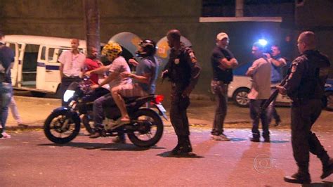 Polícia Faz Operação De Combate Ao Tráfico De Drogas No Morro Do Banco