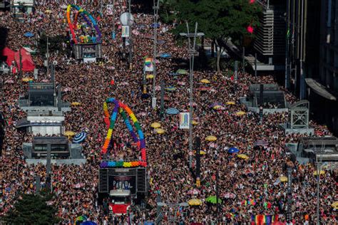 Sem polêmicas Parada Gay mistura tom político e de micareta patrocinada