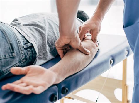 What Is The Difference Between A Physical Therapist And A Chiropractor