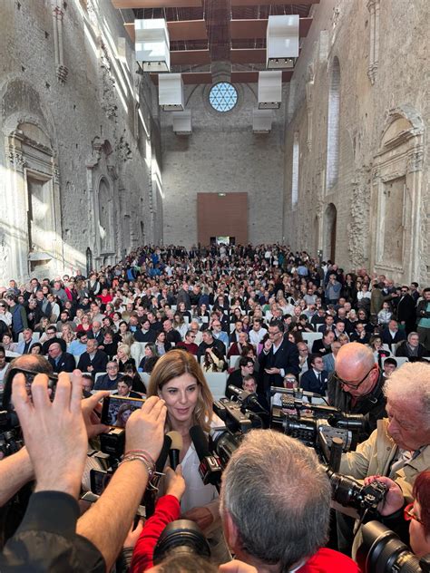 La Candidata A Sindaco Di Perugia Margherita Scoccia Si Presenta