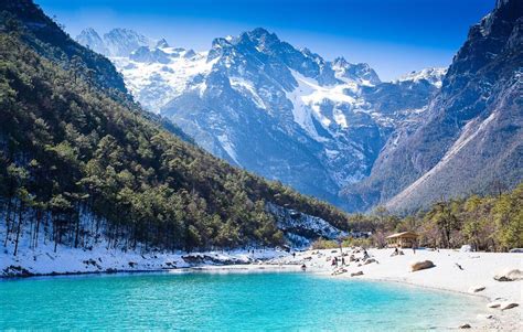 玉龙雪山 是国家级重点风景名胜区 长江以南的第一高峰