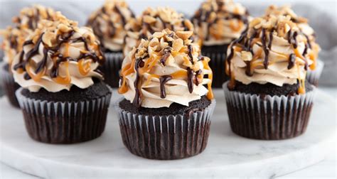 Candy Bar Cupcakes - Cake Me Home Tonight