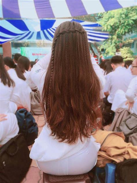 Chẳng phải hot girl mà những nữ sinh này vẫn khiến dân tình ngây ngất vì mặc áo dài siêu xinh