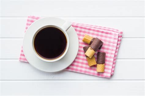 Premium Photo Sweet Dessert Biscuits Rolls With Chocolate Icing