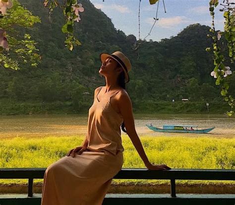 Con gái diễn viên Kiều Trinh xém làm Hoa hậu mê diện bikini khoe ngực khủng