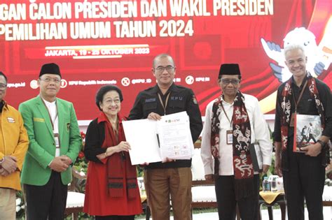 Pasangan Ganjar Mahfud MD Resmi Daftar Capres Cawapres Di KPU