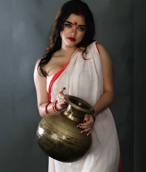 Ananya Hot Deshi Saree Blouse Less Indian Beauty Beauty Inspiration