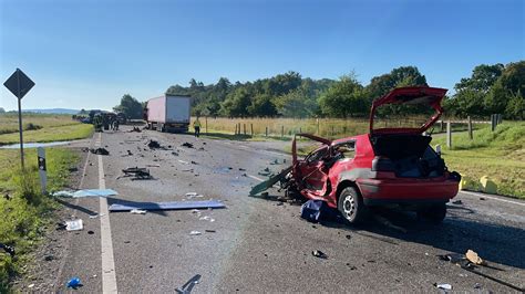 Weidenbach Schwerer Verkehrsunfall Auf Der B Eine Person