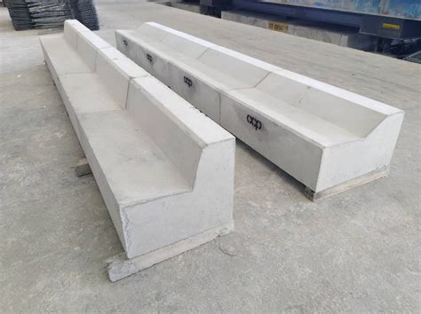 Concret curb and gutter Mountable curb and gutter คนหนรางนำ คน