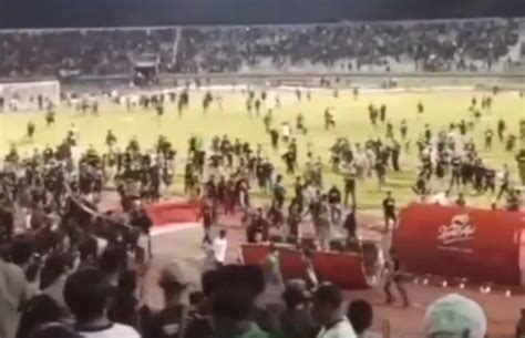 Persebaya Kalah Dari Rans Nusantara Bonek Turun Lapangan Hingga Rusak