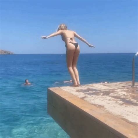 Maika Monroe Sexy Ass Thong Bikini Video Fappenist