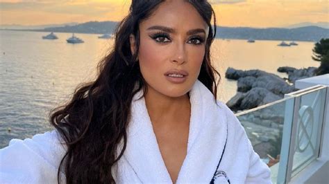 A Sus A Os Salma Hayek Impacta Instagram Con Fotos En Bikini Mdz