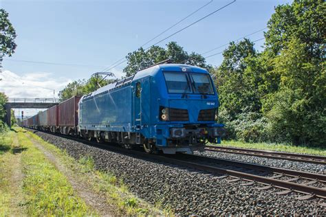 Ist Am Mit Einem Containerzug Bei Kerzell Unterwegs