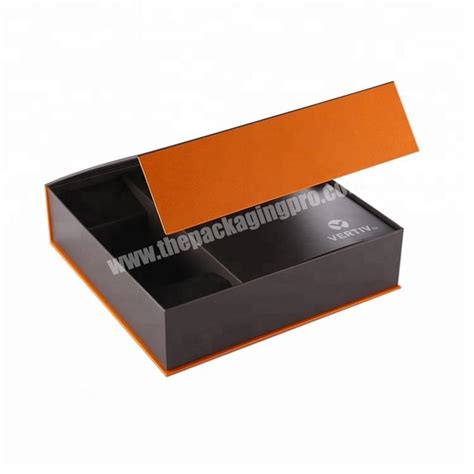 China Manufacturer Custom Magnetic Clamshell T Box Cardboard