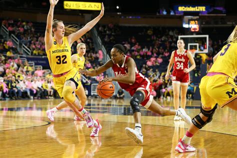 Michigan women’s basketball remains in top 15 in AP Poll after Indiana ...