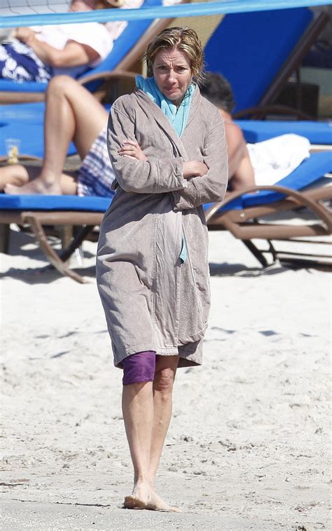 Emma Thompson nago na plaży Film