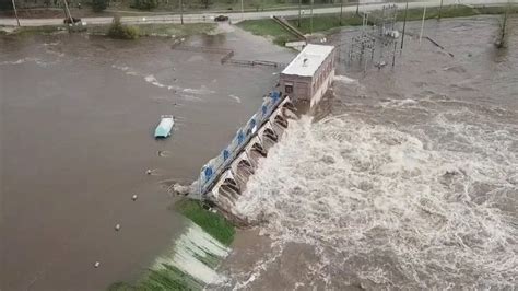 Michigan Dams Burst Forcing 10 000 To Evacuate City Of Midland Cbbc