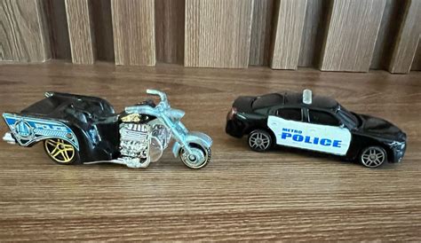 Hot Wheels Moto e Carro Polícia Brinquedo Hot Wheels Usado enjoei