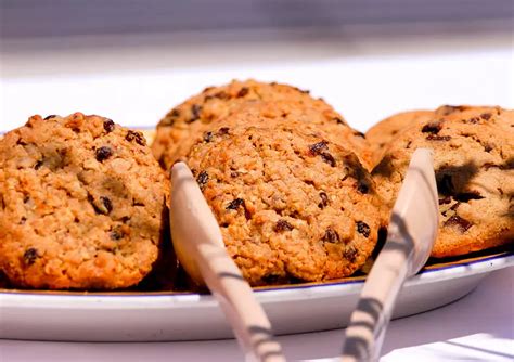 Vanishing Oatmeal Raisin Cookies Recipe