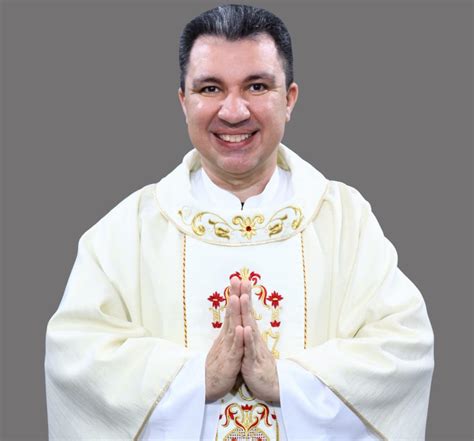 Padre Vanderl Cio Souza Preside Primeira Missa Nesta Quinta Na Igreja