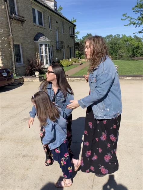 Psbattle Three Women Wearing The Same Outfit R Photoshopbattles