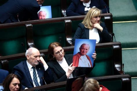 Sejm Zdecydowa W Sprawie Uchwa Y W Obronie Dobrego Imienia Jana Paw A