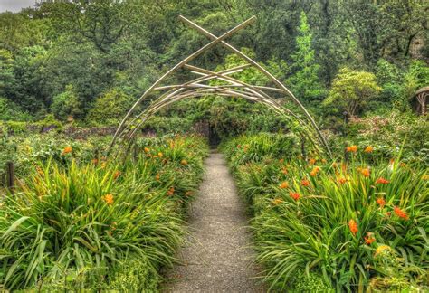 Glenveagh castle gardens : r/HDR