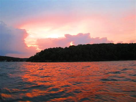 pedestal house lake of the ozarks - Charles Carr