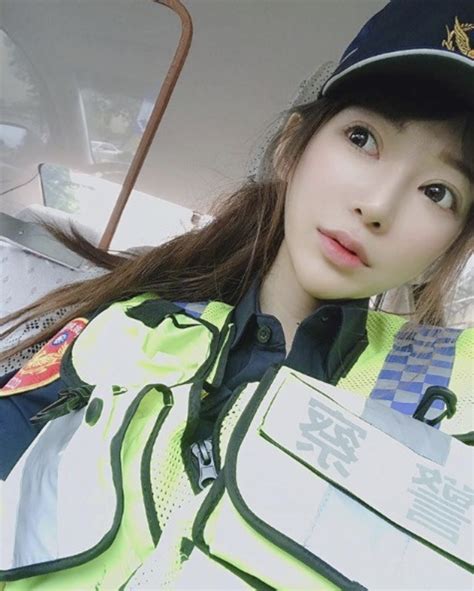 【圖多】韓國瑜造勢現場超美女警身份曝光！ 台灣正妹女警還有她