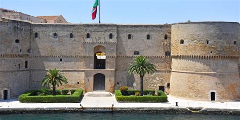 Il Castello Aragonese Di Taranto Monumento Italyra