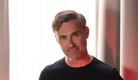 Γιώργος Καπουτζίδης Οι gay θέλουν απλά κι αυτοί να έχουν το δικαίωμα να παντρευτούν αν θέλουν