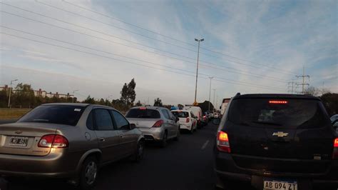 Corte Total En La Autopista Buenos Aires La Plata Por Una