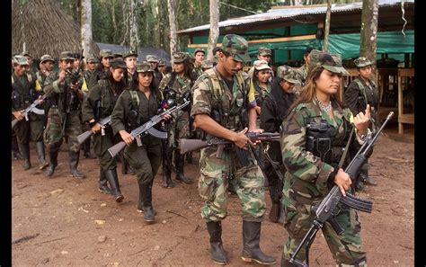 Conmovedoras Imágenes De La Guerra Entre Colombia Y Las Farc Emol Fotos