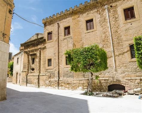 Old Town of Castelvetrano, Sicily — Stock Photo © Krivis #35946531