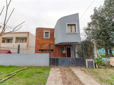 Venta Casa 7 años 4 dormitorios 360m2 con balcón Las Gardenias 2600