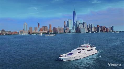 100 ft Luxury Yacht in NYC and NJ | Rent this location on Giggster