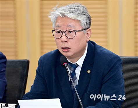 조응천 새로운미래 민주당 대체정당으로 생각하는 듯