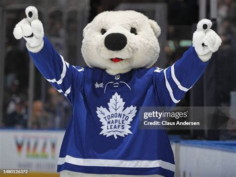 Toronto Maple Leafs Mascot Photos and Premium High Res Pictures - Getty ...