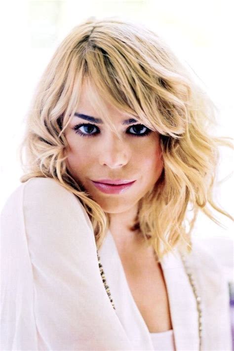 Pin By Plastinki Muzika On Doctor Who Billie Piper Billie John Campbell