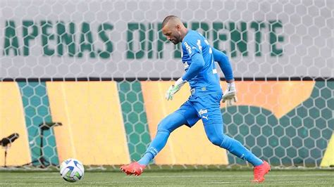 Decisivo Weverton Celebra Defesa No Fim E Elogia Flaco L Pez