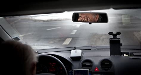 Route des vacances prendre le volant fatigué aussi dangereux que de