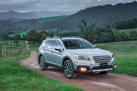 Subaru Outback Photos and Specs. Photo: Subaru Outback best big and 21 perfect photos of Subaru ...