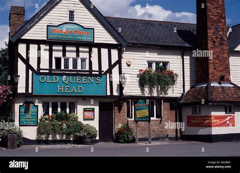 The Old Queens Head Pub Heston Middlesex England Uk Stock Photo Alamy