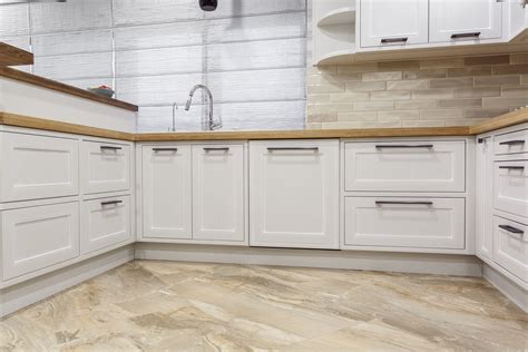 Фасады и столешницы кедр - 82 фото