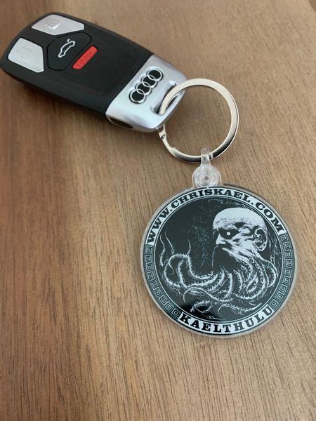 Kael Round Thulu Key Chain Speakpug