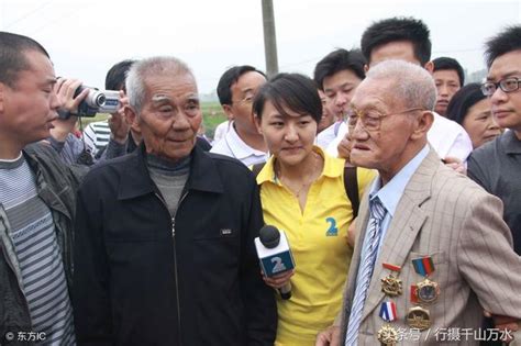 中國遠征軍老兵與家人團聚的感人畫面，聚焦抗日英雄的回家之路 每日頭條