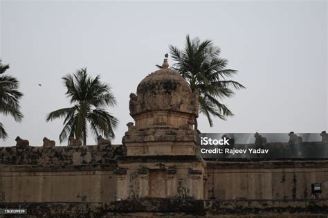 Brihadisvara Temple Big Temple Stock Photo - Download Image Now - Culture of India, Cultures ...