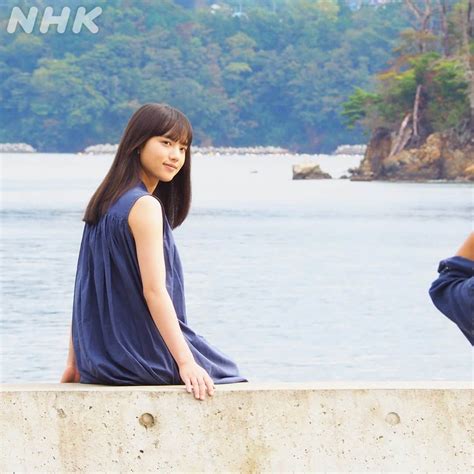 Nhk「おかえりモネ」さんのインスタグラム写真 Nhk「おかえりモネ」instagram 「ポスタービジュアルの撮影は、ヒロイン・百音が