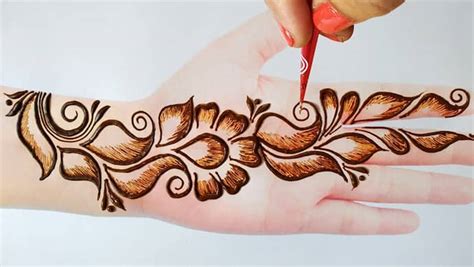 Eid Mehndi Design ईद पर ट्राई करें ये 10 लेटेस्ट अरेबिक मेहंदी डिजाइन हाथ और पैर में लगेगी